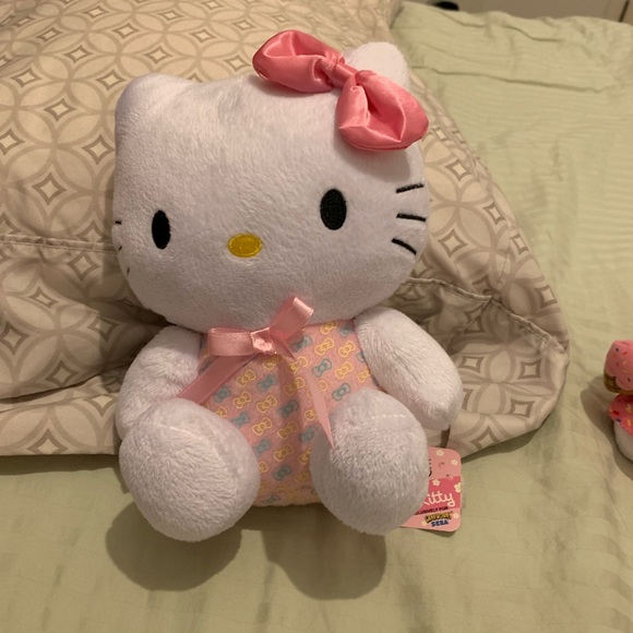 Hello Kitty Bundle - Picture 2 of 3